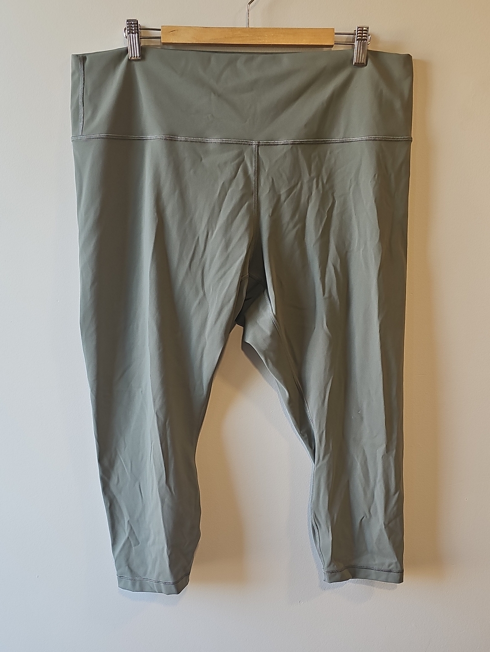 Lululemon Athletica size 20 Gray Sage Wunder Under High Rise Cropped Leggings